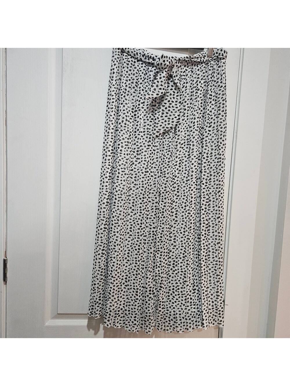 Joie Women's Pleated Maxi Skirt L Black Ivory Spot Print Stretch Waist Belt Lrg